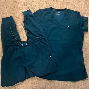 Koi Scrub Set
